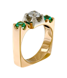 Кольцо из желтого золота 585 пробы с бриллиантом и изумрудами