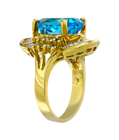 Кольцо из желтого золота 585 пробы с бриллиантами и топазом